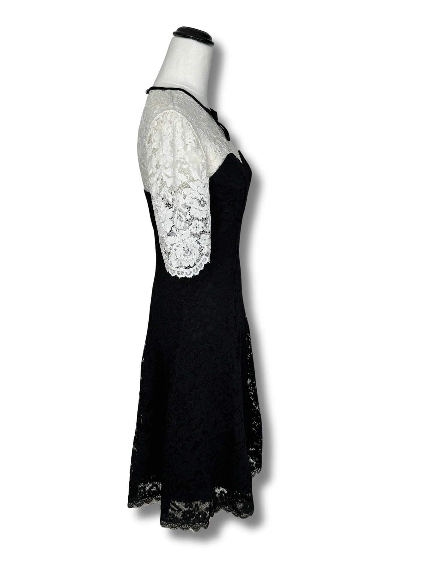 Review Black and White Lace Dress